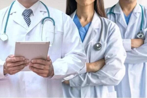 Sağlık Bakanlığı Personel Kıyafet Standartlarını Belirledi