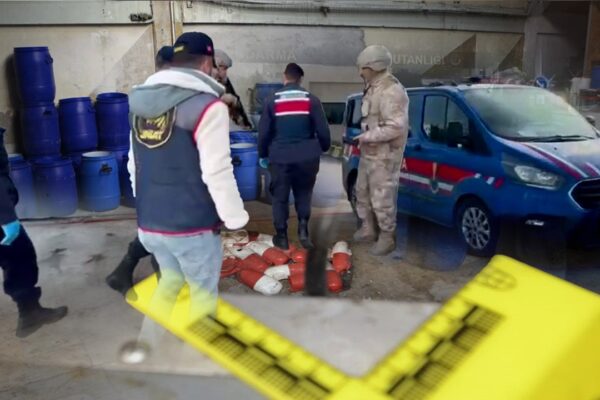 İzmir’de 1,6 Ton Uyuşturucu Hap Hammaddesi Ele Geçirildi