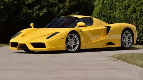 2003 Model Ferrari Enzo Rekor Fiyata Satıldı