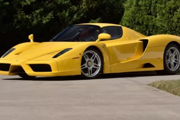 2003 Model Ferrari Enzo Rekor Fiyata Satıldı