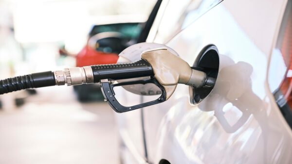 Gece Yarısı Benzine, Cumartesi Motorine Zam Bekleniyor