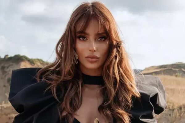 Bestemsu Özdemir İlk Çocuğunu Kucağına Aldı