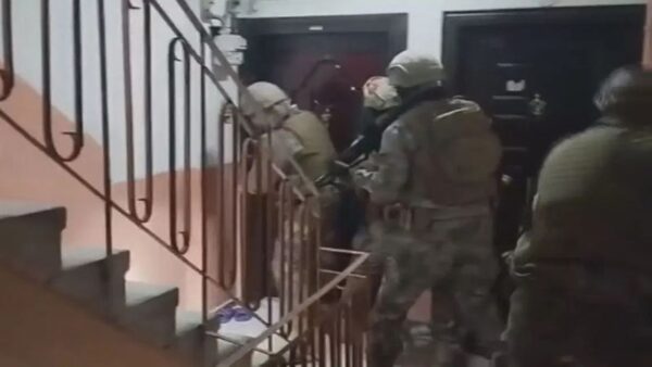 FETÖ Operasyonlarında 77 Şüpheli Yakalandı