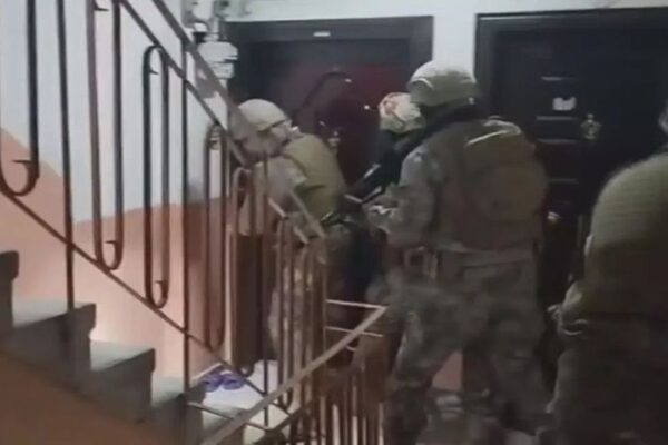 FETÖ Operasyonlarında 77 Şüpheli Yakalandı
