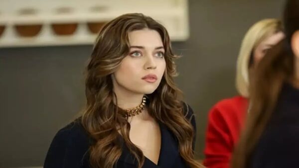 Afra Saraçoğlu, “A.B.İ.” Dizisindeki Çağla Karakteri Hakkında Konuştu