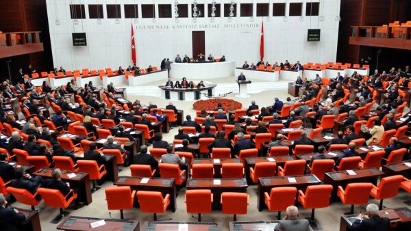 Meclis Gündemi Yoğun: Trafik Cezaları, Asgari Ücret Desteği ve Emekli Aylıkları Masada
