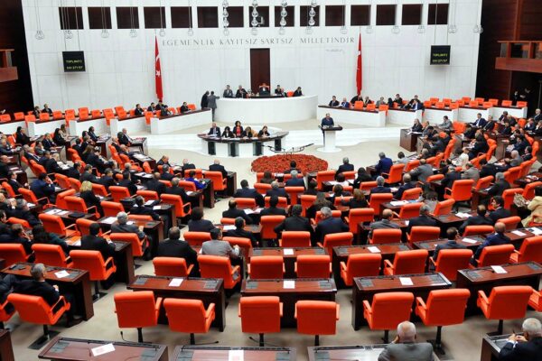 Meclis Gündemi Yoğun: Trafik Cezaları, Asgari Ücret Desteği ve Emekli Aylıkları Masada