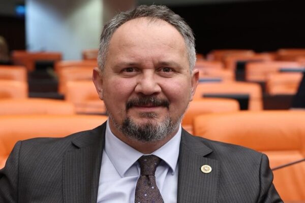 AKP’li Vekil Mestan Özcan 450 Bin Liralık Maaşı İle Geçinemediğini Söyledi