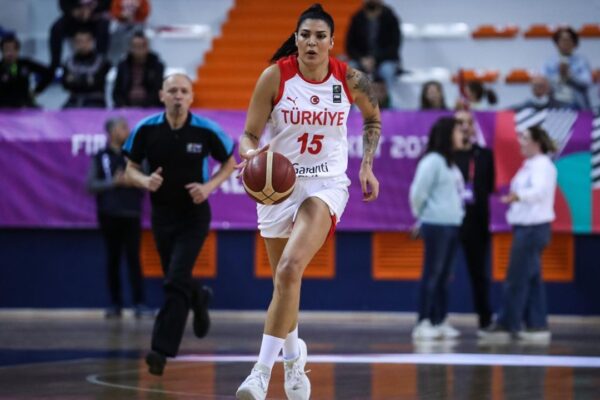 Milli Basketbolcu Tilbe Şenyürek’e Guillain-Barre Sendromu Teşhisi Konuldu