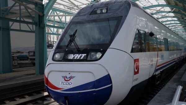 YHT ve Tren Bilet Tarifelerinde Artış: Ankara-İstanbul 930 TL Oldu