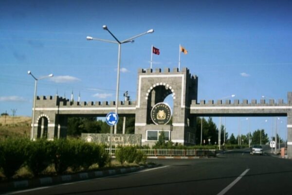 Üniversite Kampüsünün Altından Petrol Çıktı!