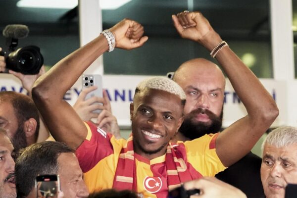 Osimhen, Fenerbahçe Derbisinde Oynayacak mı?
