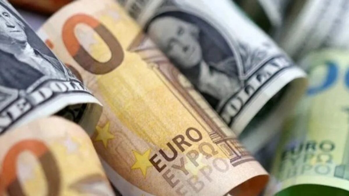 Dolar Yükseldi, Euro ve Sterlin Geriledi