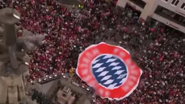 Bayern Münihli Taraftarlarına Küfürlü Pankart Taşıttılar!