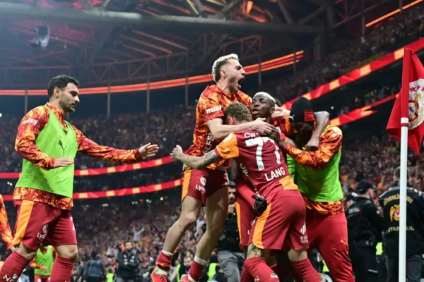 Galatasaray Şampiyonluk Kutlamasında 200 Milyon TL Gelir Elde Etti!