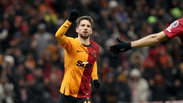 Galatasaray’ın Eski Yıldızı Mertens Geri Dönüyor!
