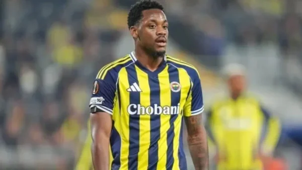 Fenerbahçe’nin Eski Futbolcusu Galatasaray’a Gelmek İstiyor: 2 Günlük İstanbul Ziyareti Dikkat Çekti!