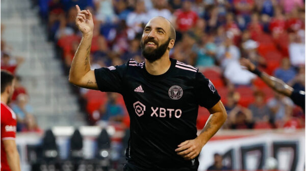Efsanevi Futbolcu Gonzalo Higuain Şimdi Tanınmaz Halde!