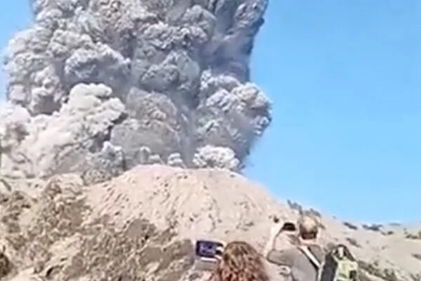 Yanardağ Patlamasını Sosyal Medyada Paylaşmak İsteyen 3 Kişi Öldü! 