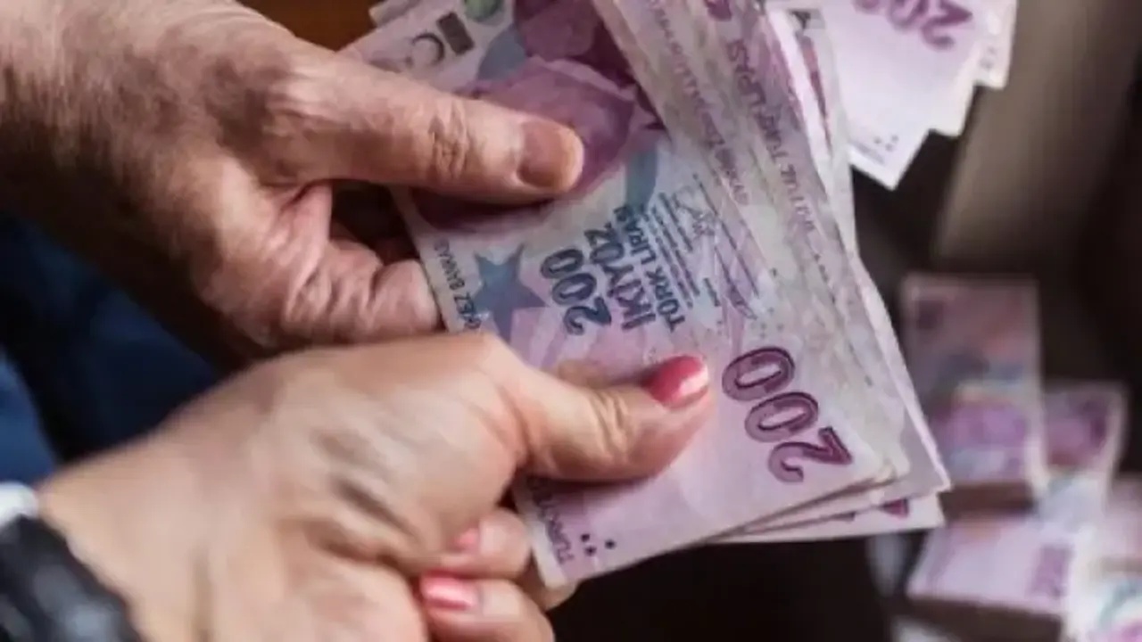Mayıs Ayı Yaşlı ve Engelli Aylıkları Hesaplara Yatırılmaya Başlandı