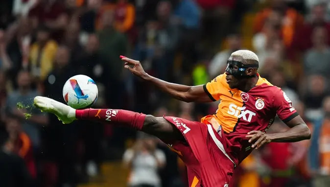 Galatasaray, Osimhen’i almak isteyen Manchester United’tan rekor bonservis istedi