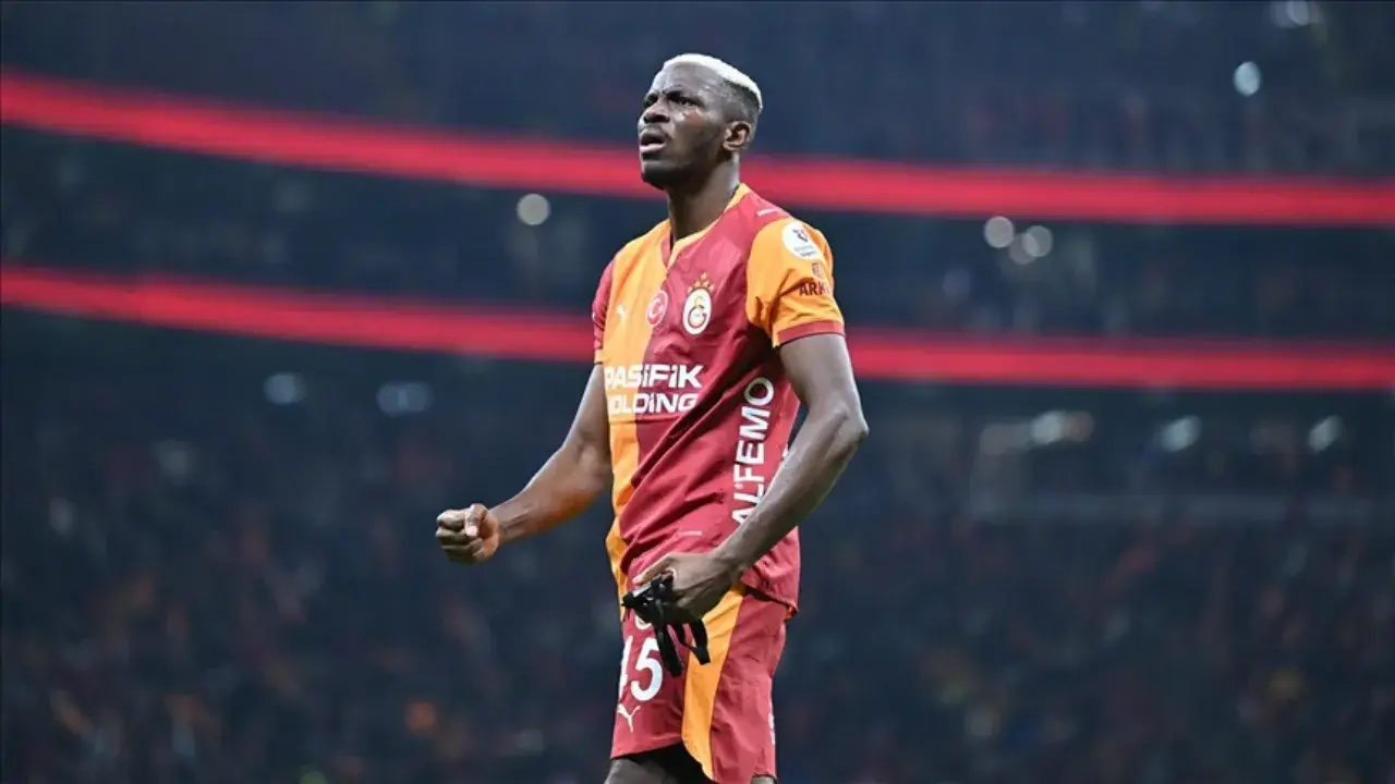 Galatasaray, Osimhen’i almak isteyen Manchester United’tan rekor bonservis istedi