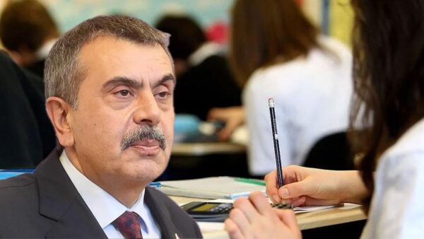 Bakan Tekin Duyurdu: Müfredat ve Ders Kitapları Değişiyor!