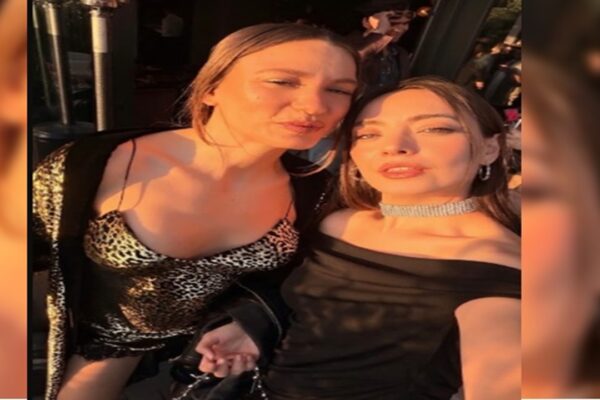 Serenay Sarıkaya Sevdiğim İnsanlar Filminde Zeynep Tuğçe Bayat İle Partner Oldu