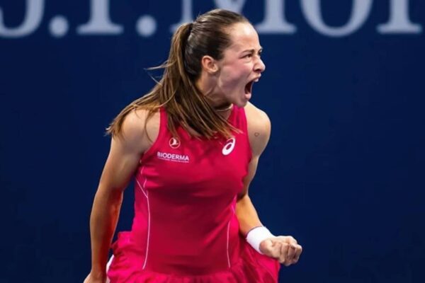 Zeynep Sönmez Wimbledon’da tarih yazmaya devam ediyor