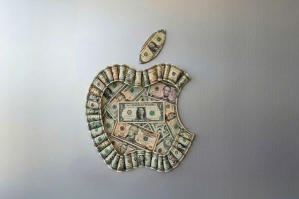 Tim Cook’tan sinyal: Apple ürünlerine zam yolda