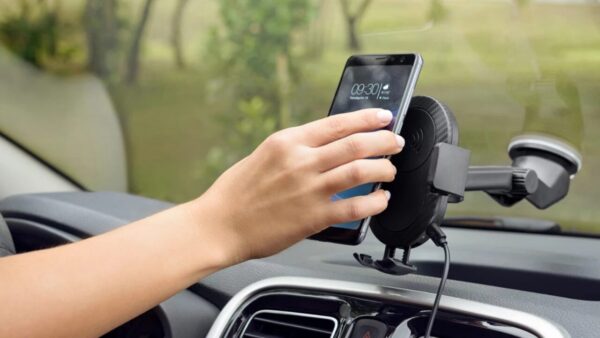 İçişleri Bakanlığı araçlardaki telefon tutucuları ve multimedya ekranlar için kararını verdi