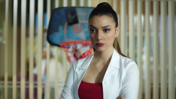 Ünlü Oyuncu Damla Colbay Hastaneye Kaldırıldı: İşte Sağlık Durumu!