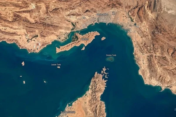 İran, Hürmüz Boğazı’nı gemi trafiğine kapattı