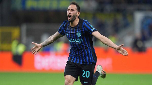 Hakan Çalhanoğlu’nun Inter’deki geleceği belli oldu