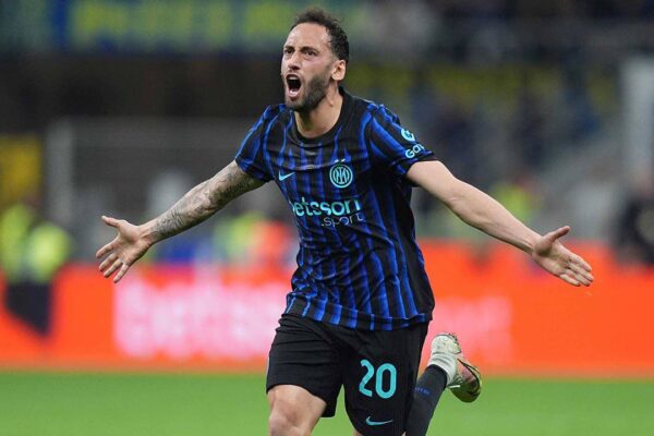 Hakan Çalhanoğlu’nun Inter’deki geleceği belli oldu