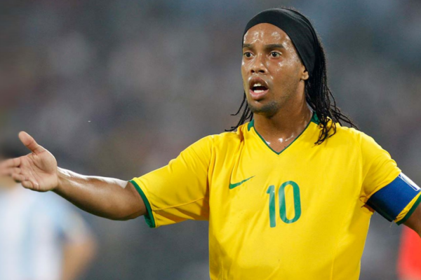 Ronaldinho 11 yıl aradan sonra futbola geri dönüyor