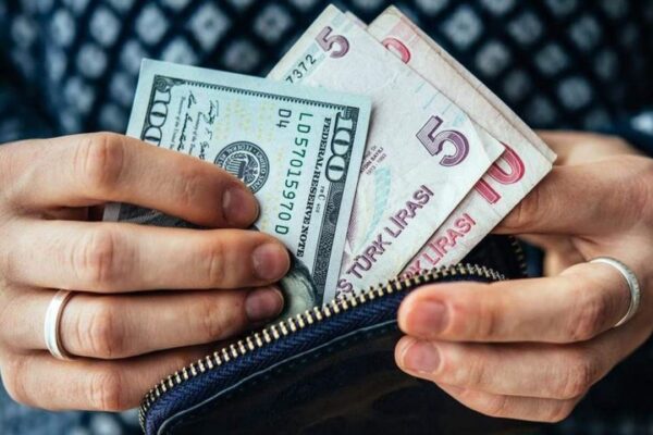 Dev bankalardan dolar/TL tahminleri belli oldu: Yıl sonunda 53 TL olacak