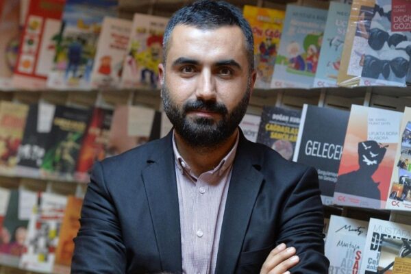 Gözaltına alınan gazeteci Alican Uludağ kimdir? Neden gözaltına alındı?