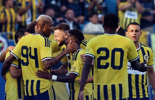 Fenerbahçe Pogon Szczecin golleri kim attı?