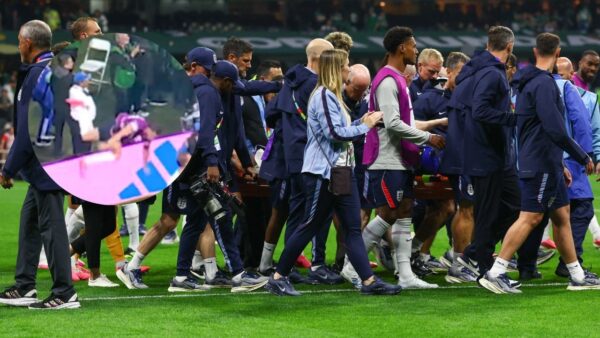İngiltere’de Henderson depremi: Kutlamalarda sakatlandı