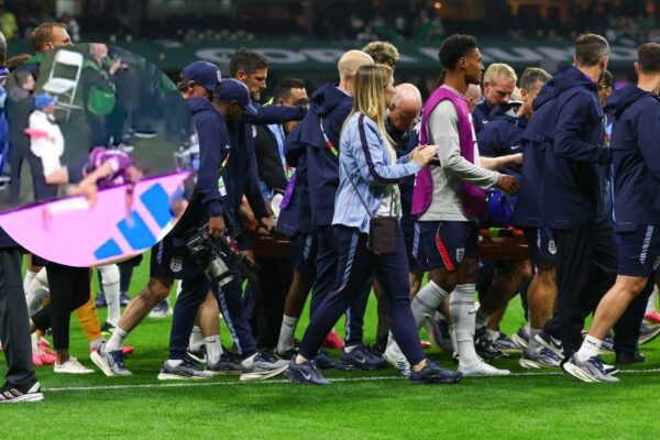 İngiltere’de Henderson depremi: Kutlamalarda sakatlandı