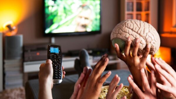 Dikkat çeken araştırma: Orta yaşta fazla televizyon izlemek beyni küçültebilir