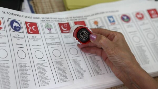 Özgür Özel yeni partiyi kurdu mu? Türkiye’de siyasi parti kurma süreci nasıl işler?