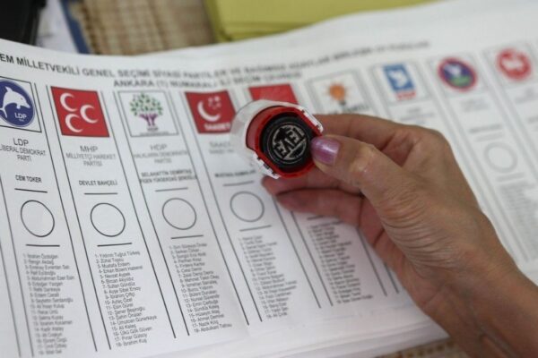 Özgür Özel yeni partiyi kurdu mu? Türkiye’de siyasi parti kurma süreci nasıl işler?
