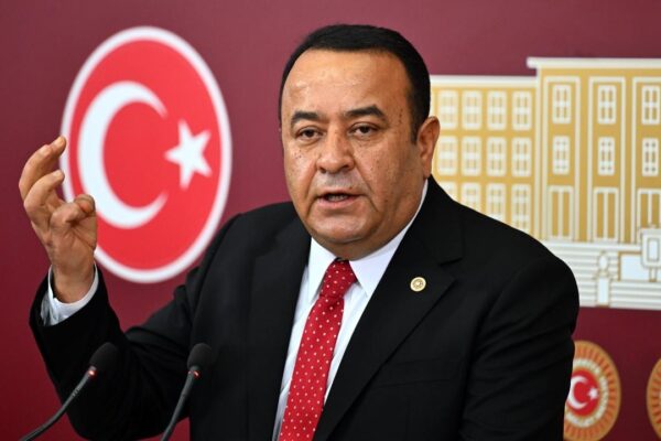 CHP’den istifa eden Adnan Beker kimdir?