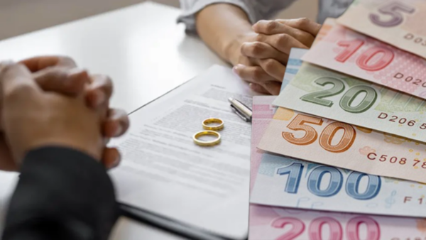 Boşandığı eşiyle yaşayanlar dikkat: AYM’den gelir ve aylık kararı