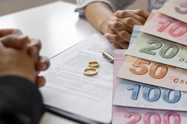 Boşandığı eşiyle yaşayanlar dikkat: AYM’den gelir ve aylık kararı
