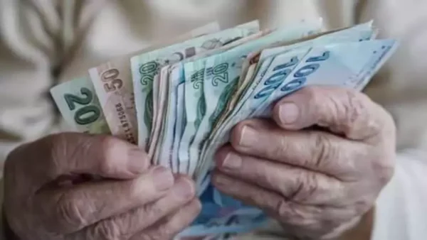 Emeklilere zamlı maaş ödeniyor: Tarih belli oldu