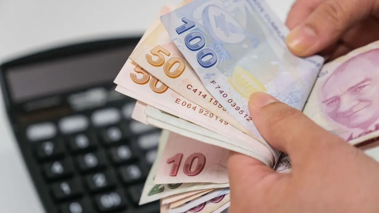 Memur ve memur emeklisinin zamlı maaş farkı takvimi belli oldu