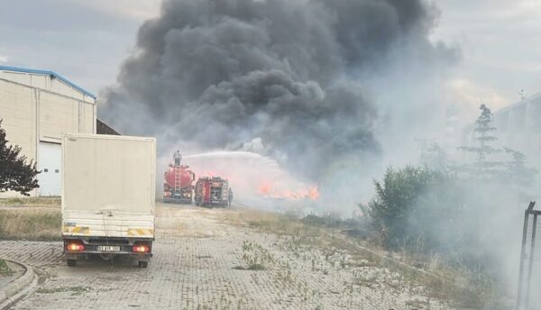 Afyon OSB’de korkutan yangın! Dumanlar şehri kapladı